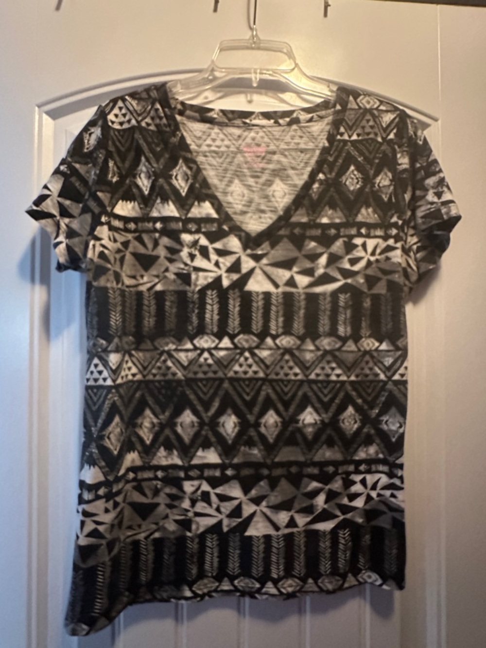 Mossimo Supply Co. Black & White V-Neck Geometric Short Sleeve Top